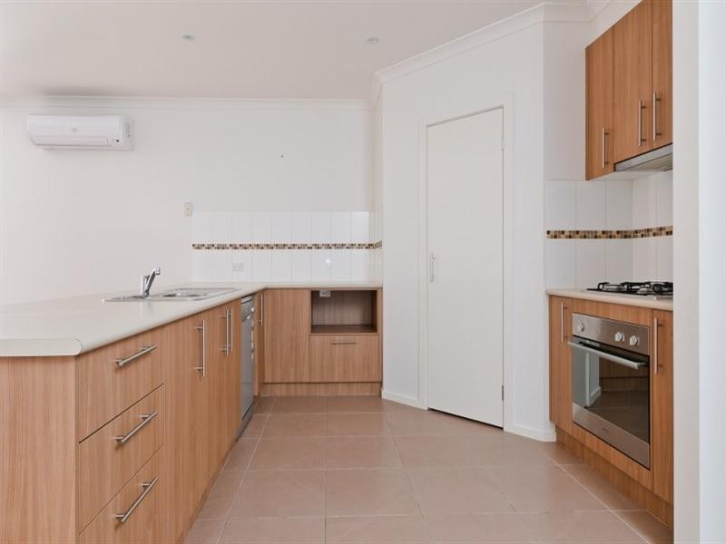 27 Kensley Circuit, Craigieburn VIC 3064