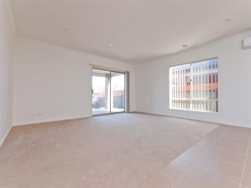 27 Kensley Circuit, Craigieburn VIC 3064