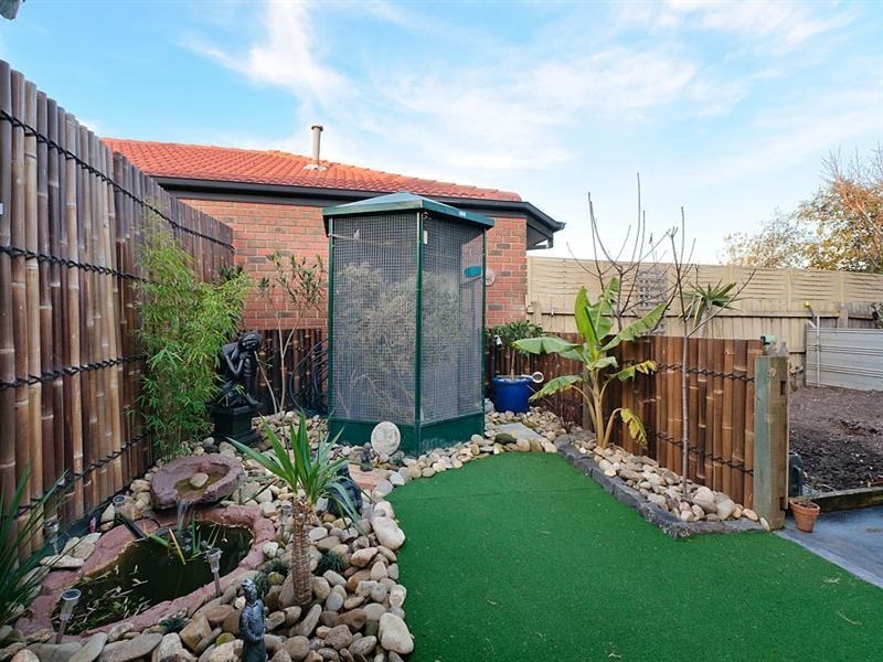 6 Sommeville Drive, Roxburgh Park VIC 3064