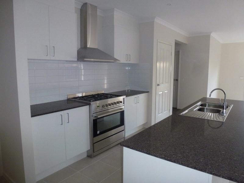 8 Lion Chase, Craigieburn VIC 3064