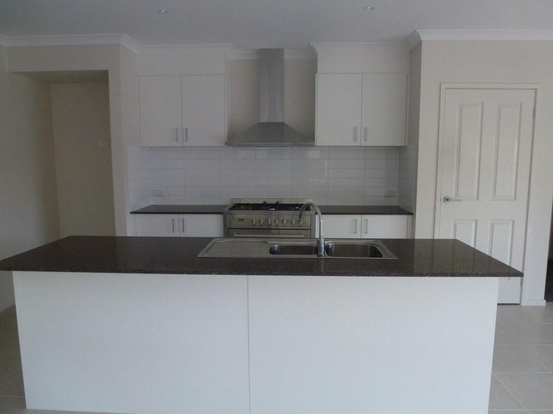 8 Lion Chase, Craigieburn VIC 3064