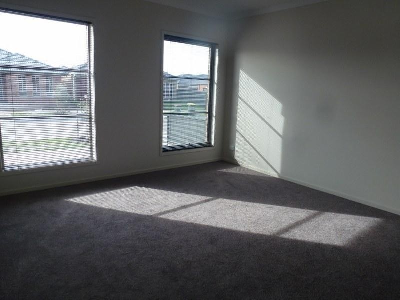 8 Lion Chase, Craigieburn VIC 3064