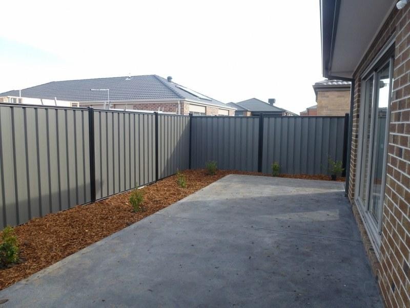 8 Lion Chase, Craigieburn VIC 3064