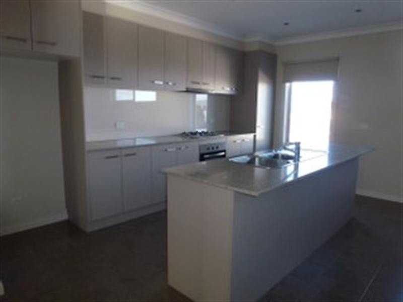 6A Centennial Park Drive, Craigieburn VIC 3064