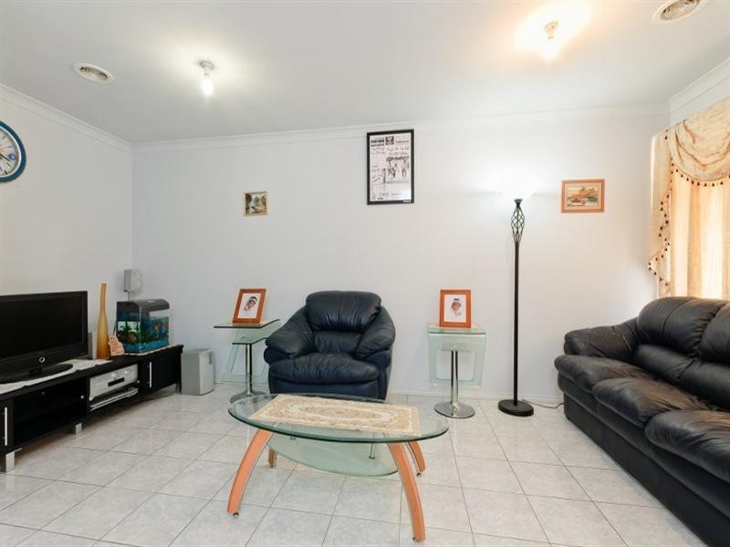 33 Limpopa Square, Roxburgh Park VIC 3064
