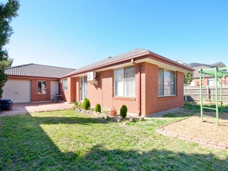 33 Limpopa Square, Roxburgh Park VIC 3064