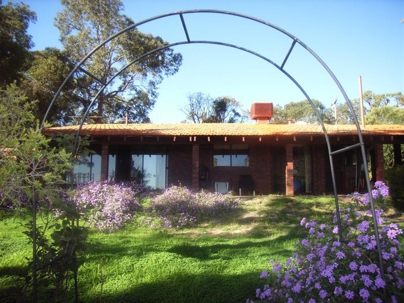 10 Peoples Avenue, Gooseberry Hill WA 6076