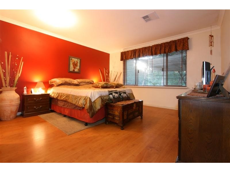 21 Booralie Way, Maida Vale WA 6057