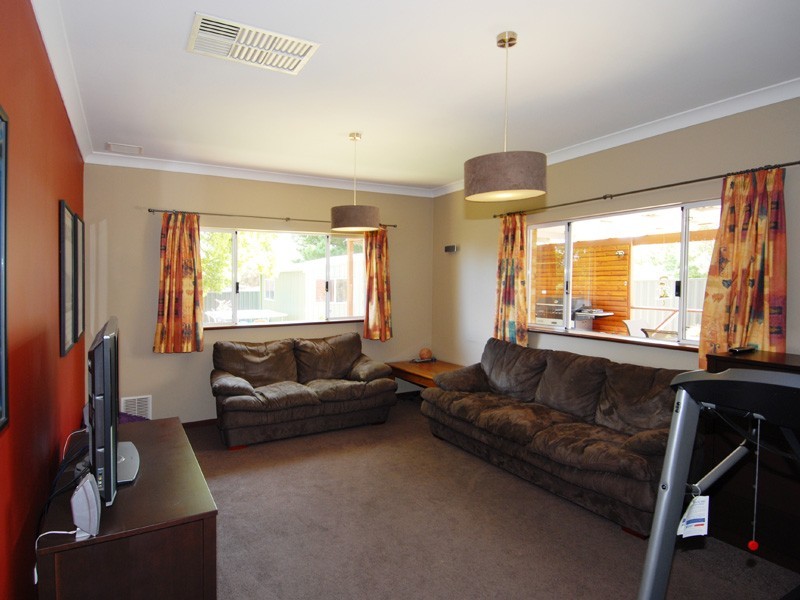 14 Warner Road, High Wycombe WA 6057