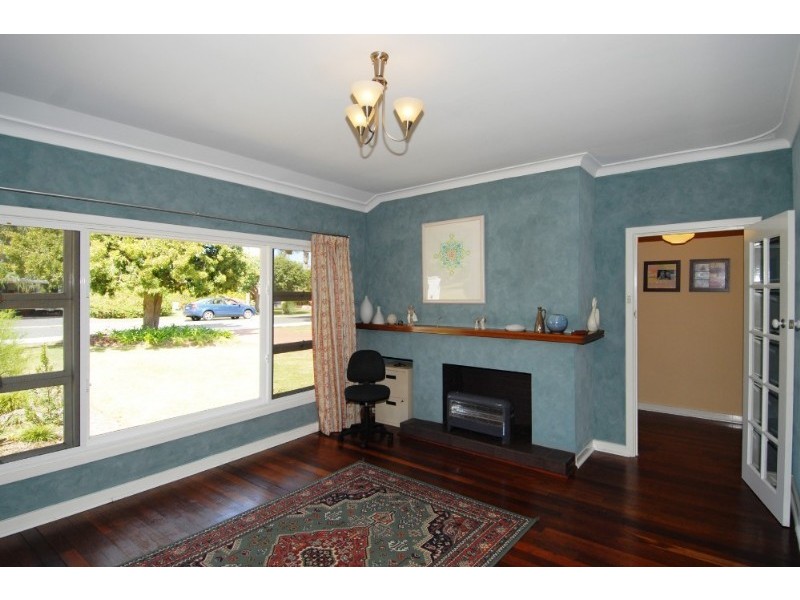 14 Warner Road, High Wycombe WA 6057