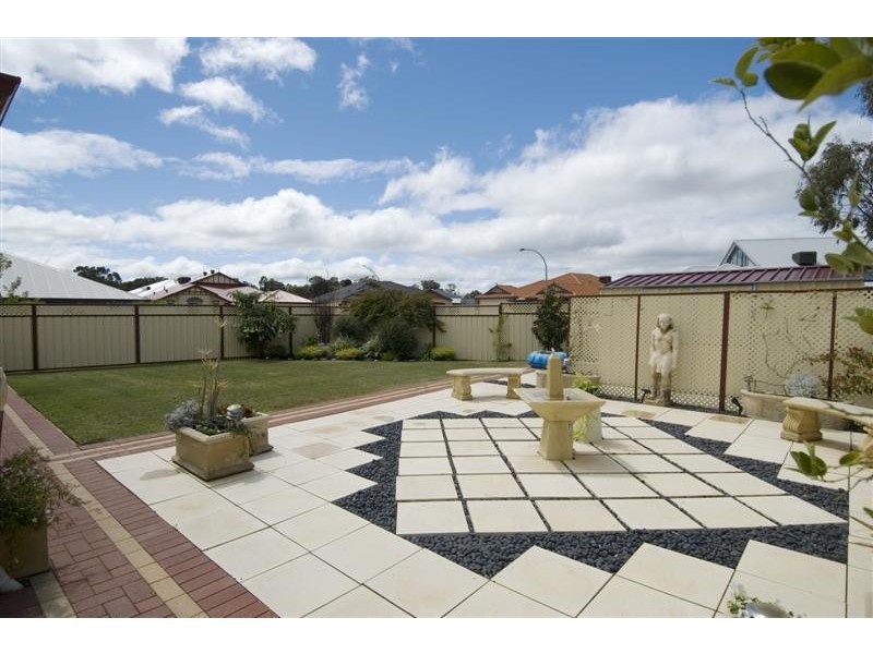 9 Yirrdah Court, Maida Vale WA 6057