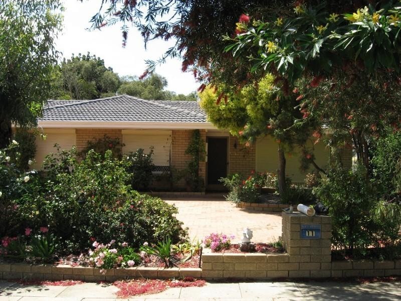 11 Bugendore Street, Maida Vale WA 6057