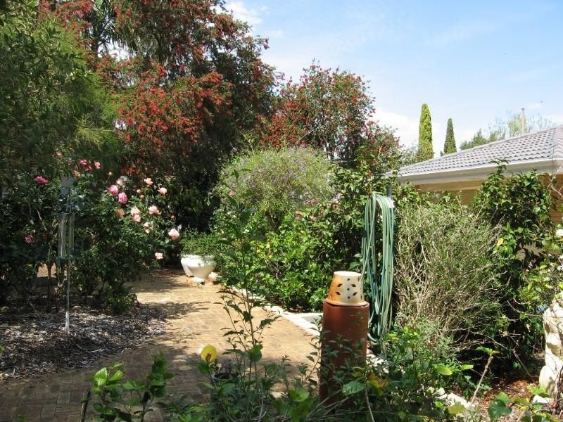 11 Bugendore Street, Maida Vale WA 6057