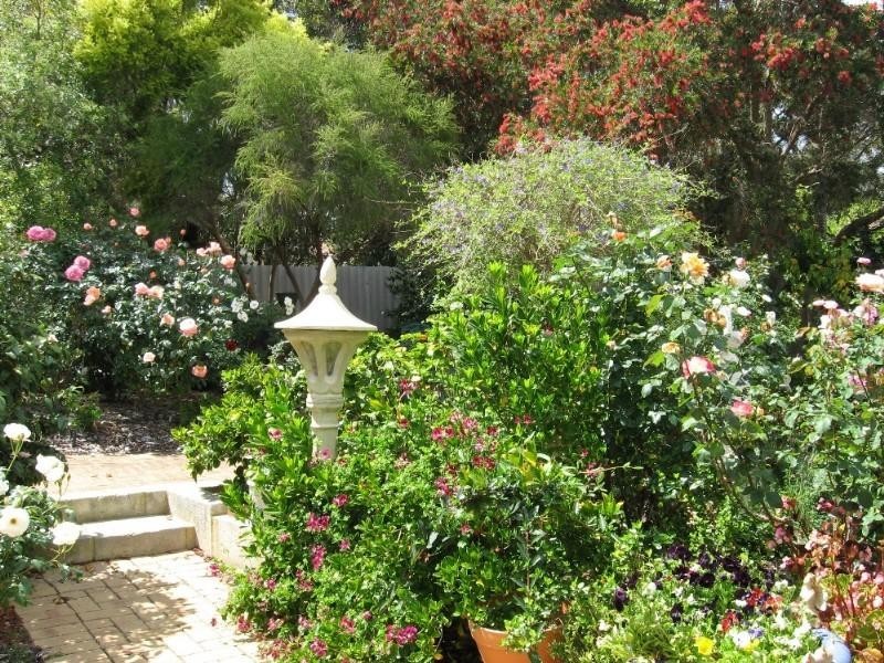 11 Bugendore Street, Maida Vale WA 6057