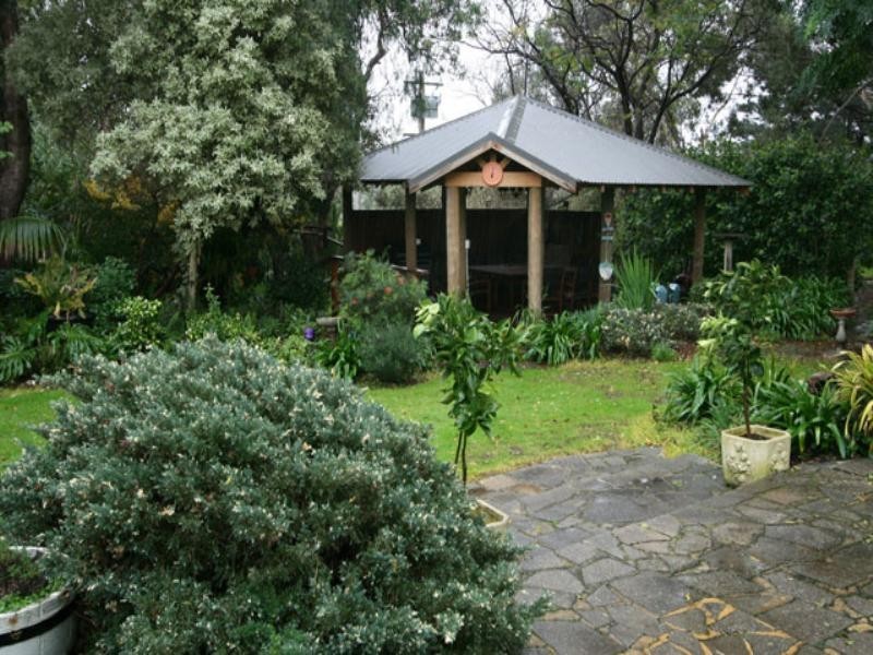 5 Grace Road, Kalamunda WA 6076