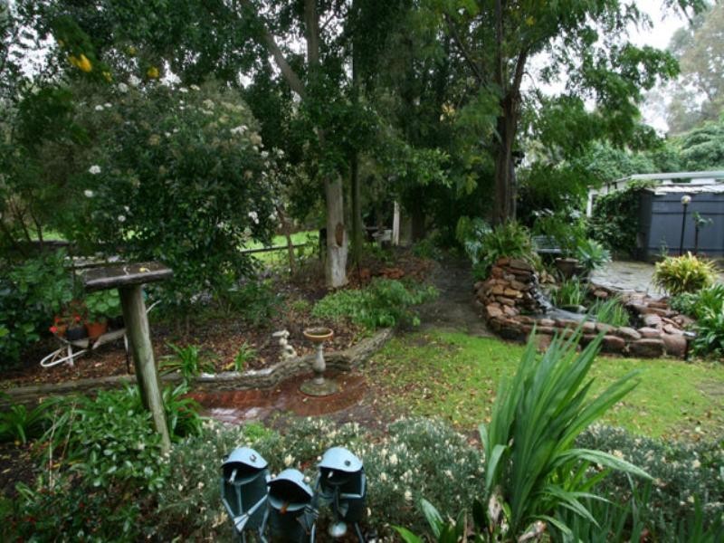 5 Grace Road, Kalamunda WA 6076