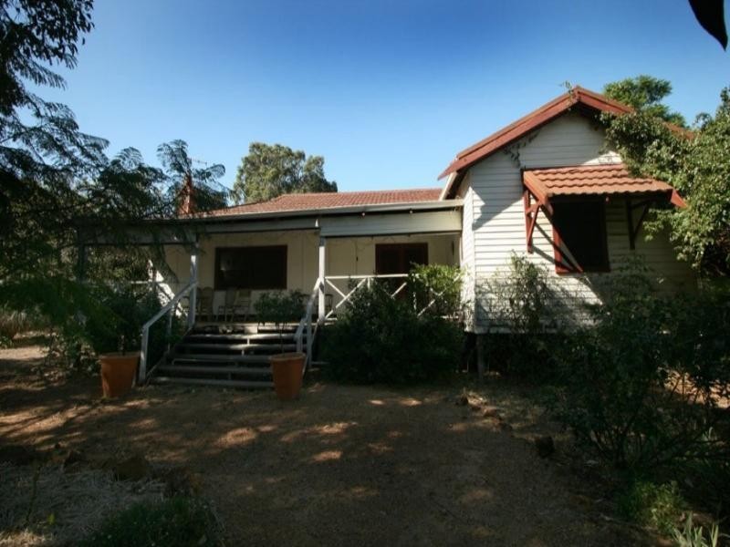 176 Canning Road, Kalamunda WA 6076