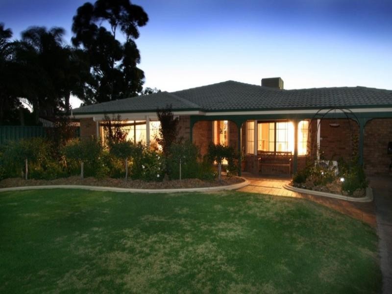 16 Lorikeet Loop, High Wycombe WA 6057