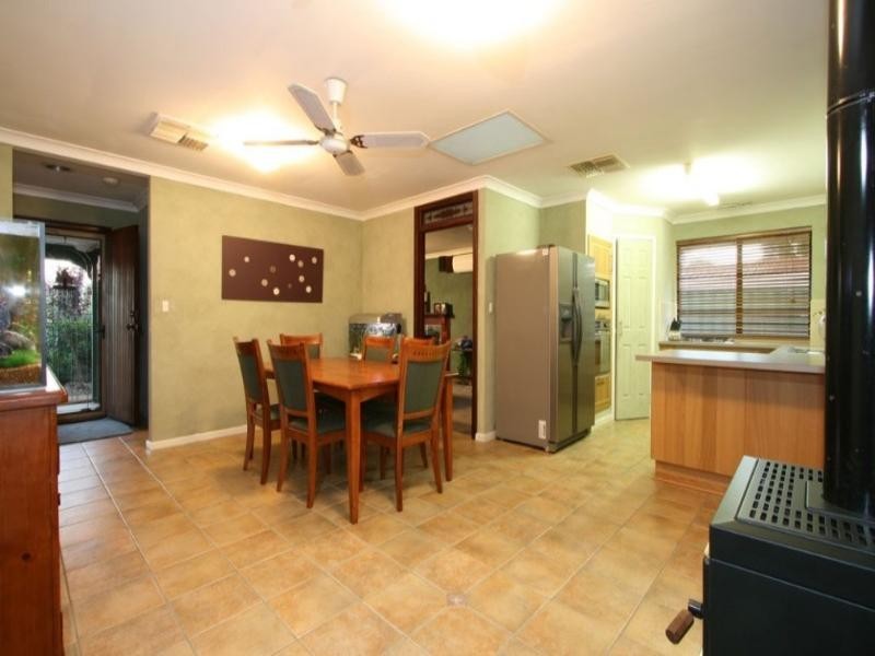 16 Lorikeet Loop, High Wycombe WA 6057