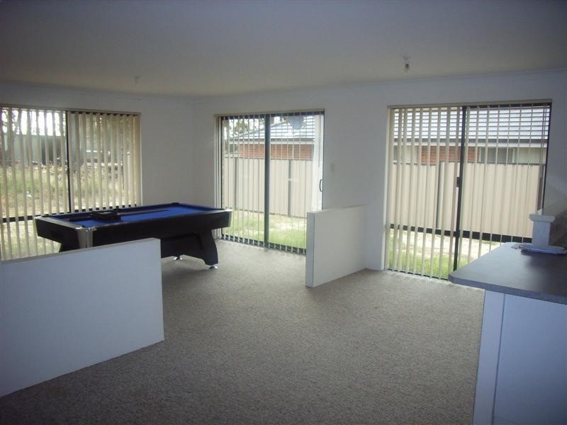 21 Azalea Gardens, Forrestfield WA 6058