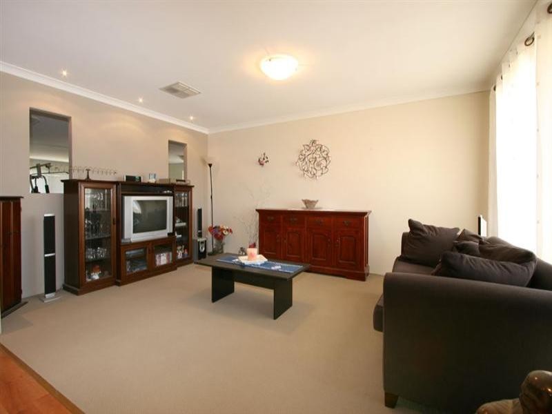 12 Thirlmere Way, High Wycombe WA 6057