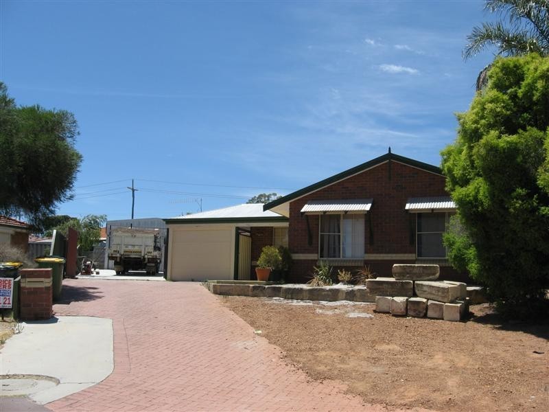 18 Coola Place, High Wycombe WA 6057