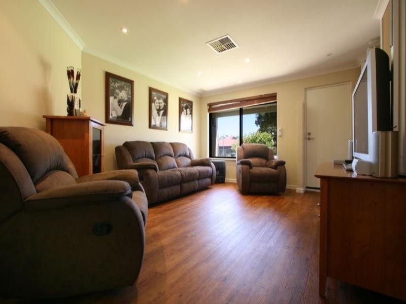 13 Myerson Crescent, Maida Vale WA 6057