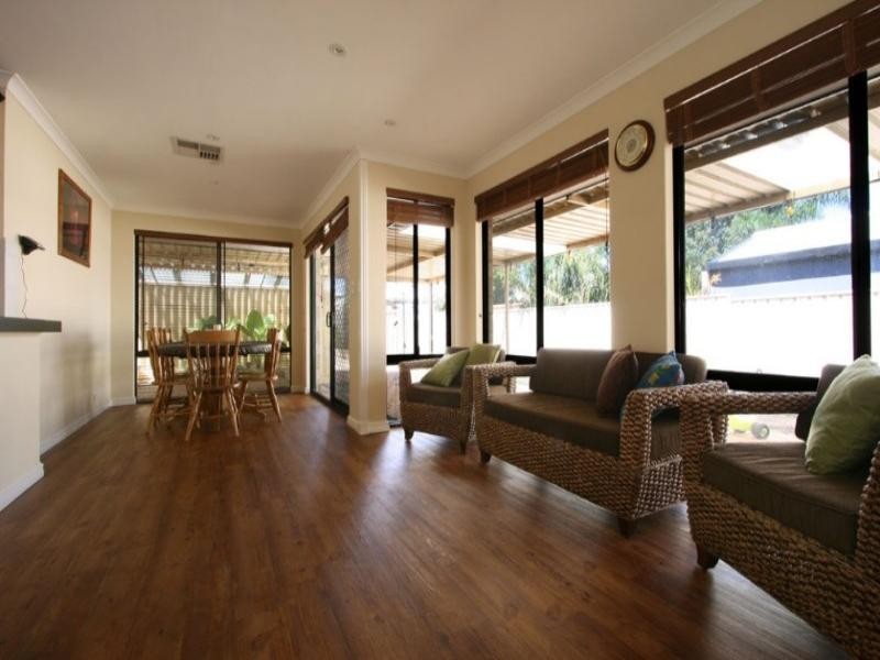 13 Myerson Crescent, Maida Vale WA 6057