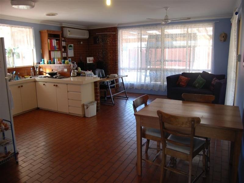 2 Eagle Court, High Wycombe WA 6057