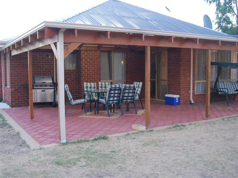 2 Eagle Court, High Wycombe WA 6057