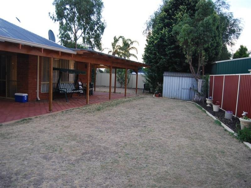 2 Eagle Court, High Wycombe WA 6057