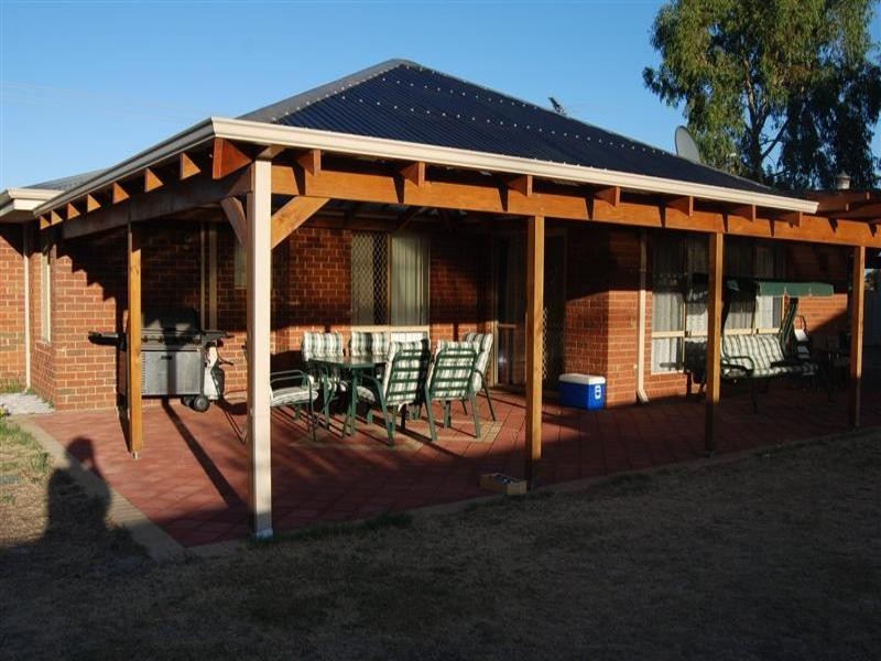 2 Eagle Court, High Wycombe WA 6057