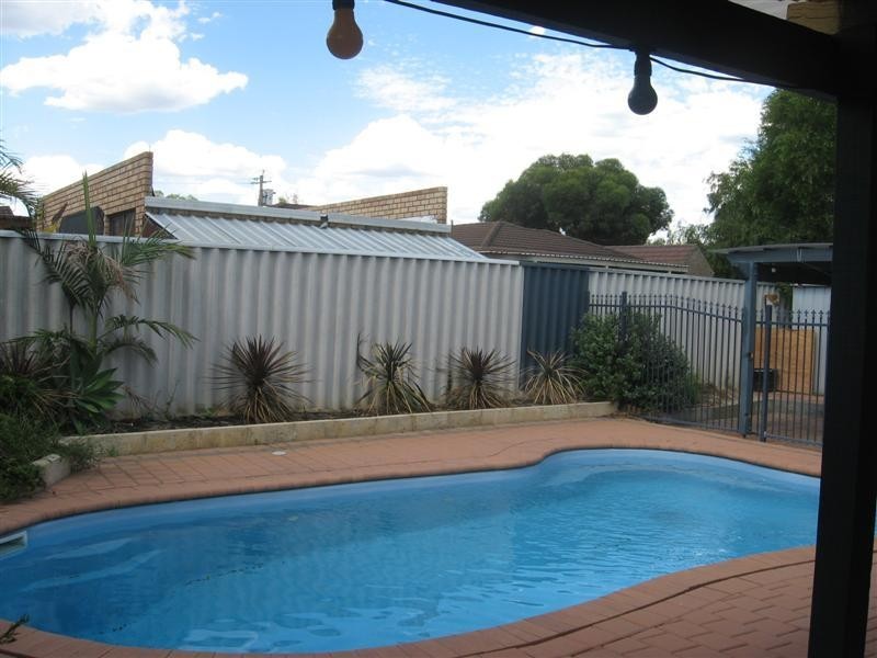 140 Newburn Road, High Wycombe WA 6057