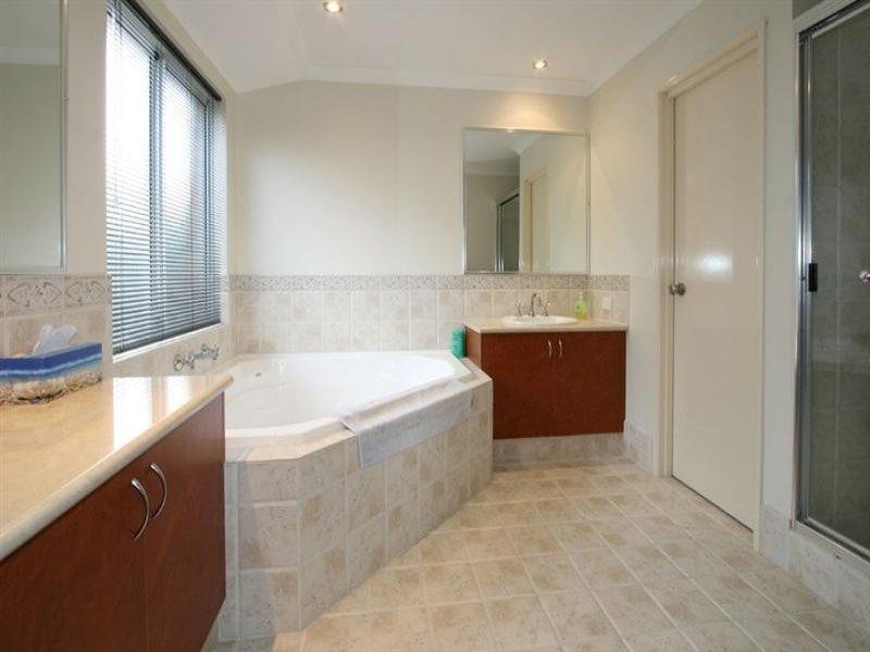 33 Benson Way, High Wycombe WA 6057