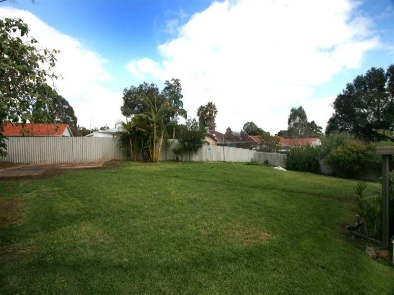 3 Hoskin Street, Cloverdale WA 6105