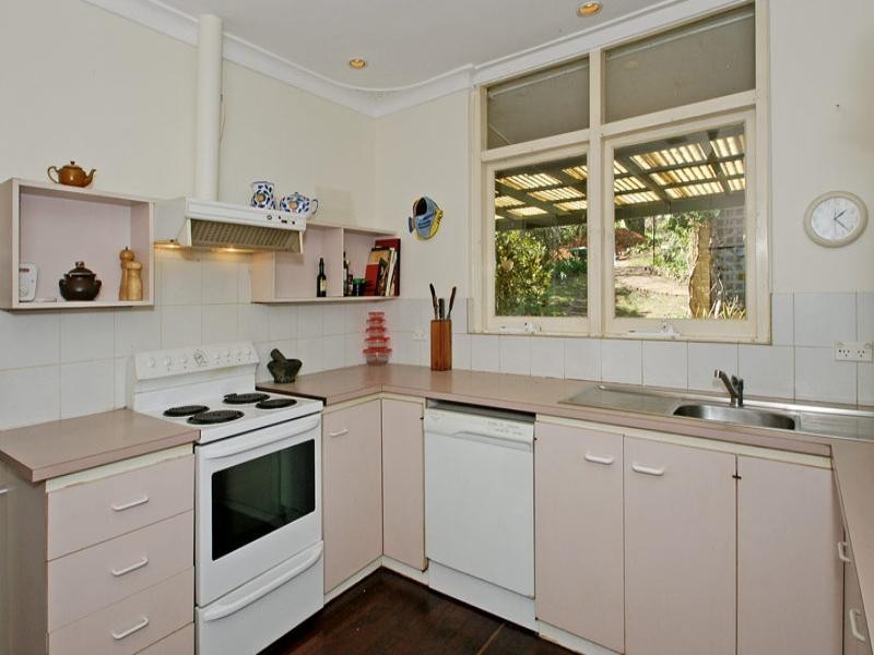 11 Jones Road, Kalamunda WA 6076