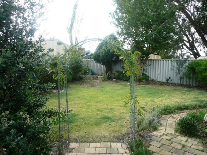 4 Jabiru Court, High Wycombe WA 6057