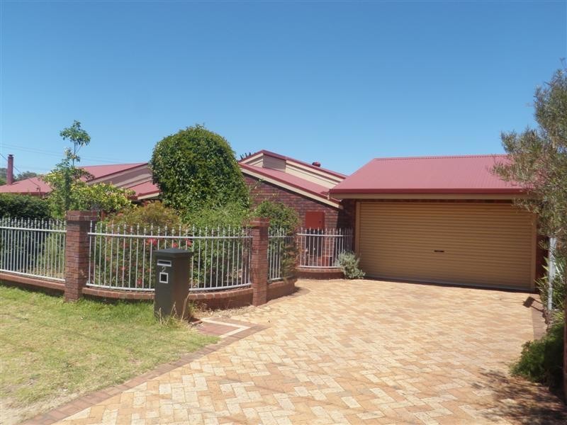 2 Chancery Court, Forrestfield WA 6058