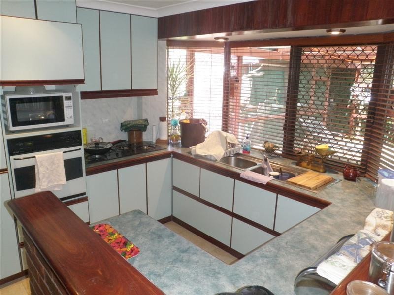 2 Chancery Court, Forrestfield WA 6058