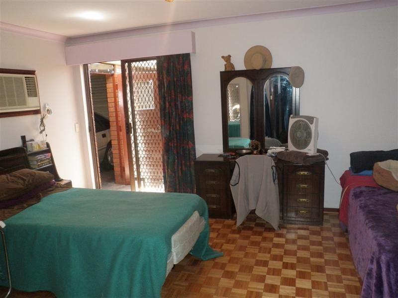 2 Chancery Court, Forrestfield WA 6058