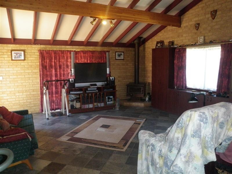 2 Chancery Court, Forrestfield WA 6058