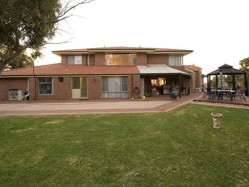 198 Lewis Road, Forrestfield WA 6058