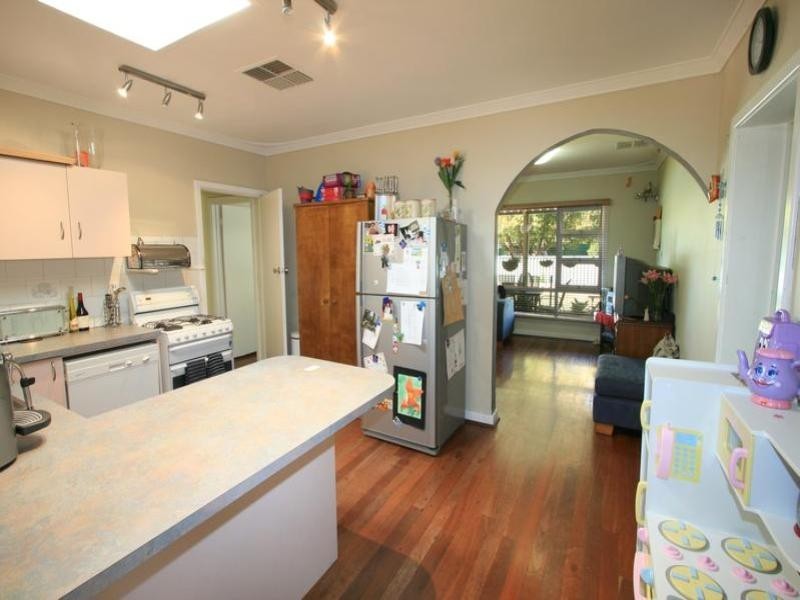 1 Kathleen Close, Maida Vale WA 6057