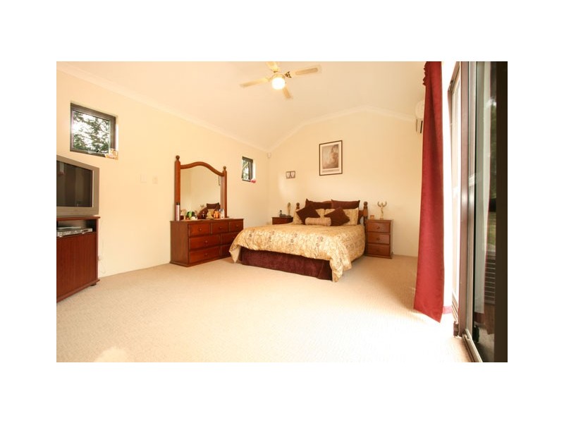 18 Hawkvalley Crescent, Maida Vale WA 6057