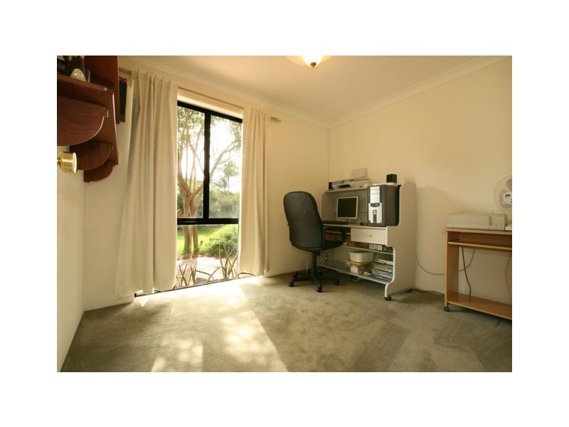 18 Hawkvalley Crescent, Maida Vale WA 6057