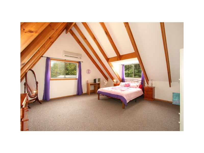 18 Hawkvalley Crescent, Maida Vale WA 6057