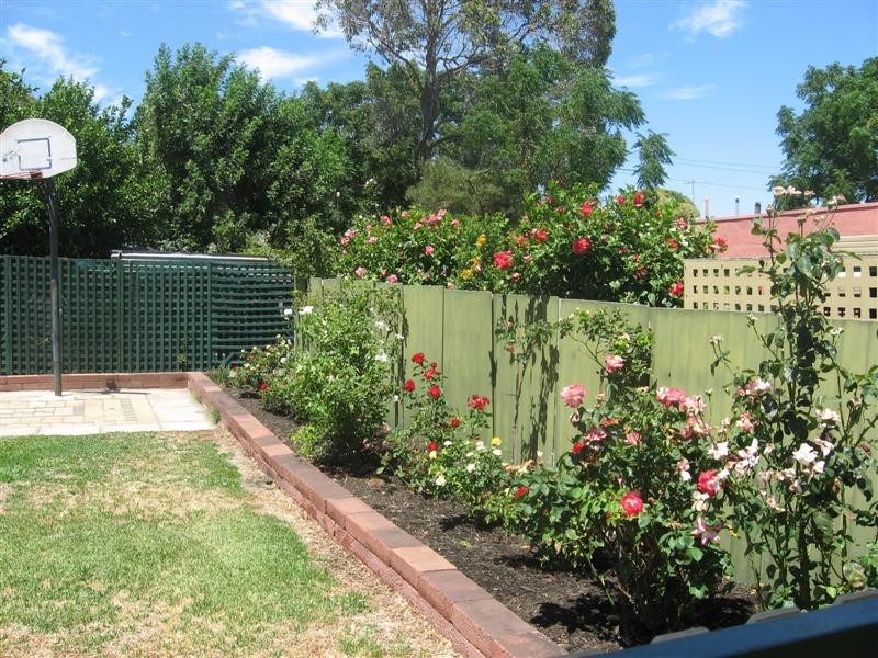 18 Karu Road, Kalamunda WA 6076