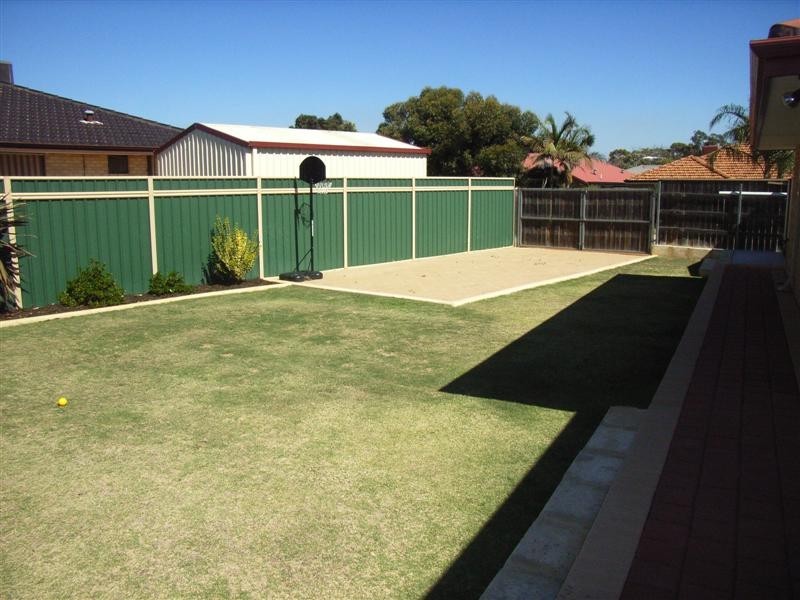 2 Beryl Close, Maida Vale WA 6057