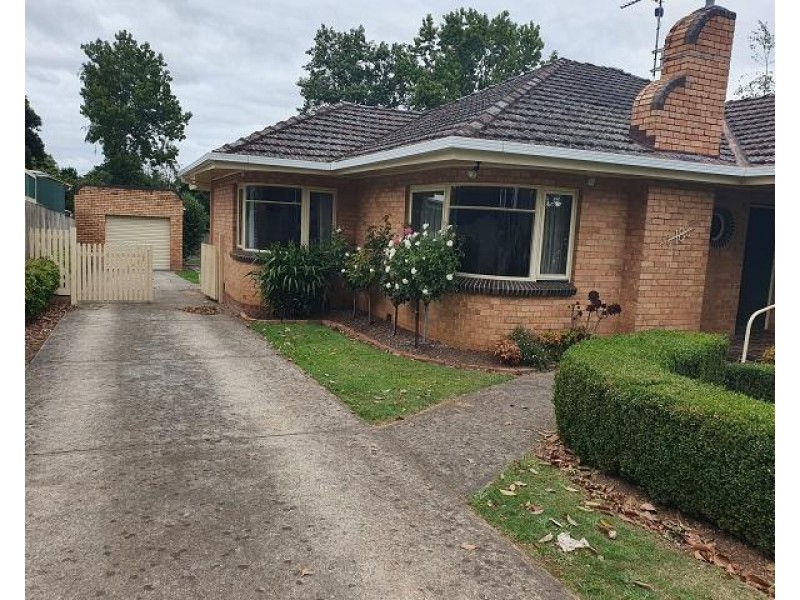 18 Albert Road, Drouin VIC 3818