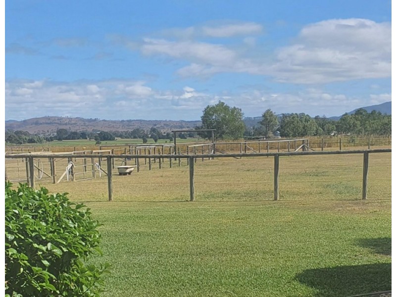 13 Walker Road, Gleneagle QLD 4285